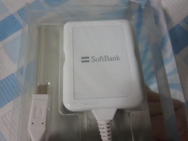 SoftBank SELECTION �X�}�[�g�t�H���p microUSB�[�dAC�A�_�v�^ 1.0A SB-AC13-HDMU/WH �̎ʐ^3