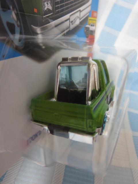 Hot Wheels zbgEB[ TOON'D '83 CHEVY SILVERADO O[ HNJ89-M910D ̎ʐ^3