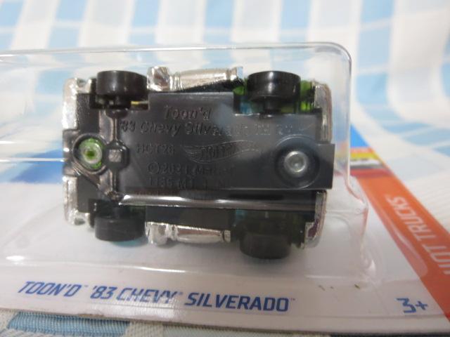 Hot Wheels zbgEB[ TOON'D '83 CHEVY SILVERADO O[ HNJ89-M910D ̎ʐ^5